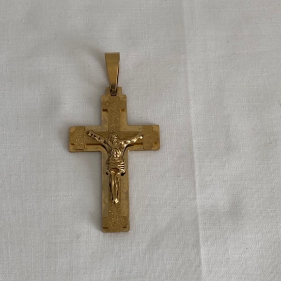 18 Karat Gold Filled Chunky Crucifix Pendant 17.4 Grams - Picture 4 of 6